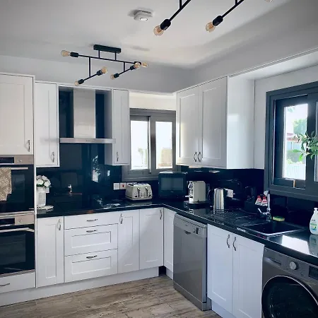 The Summer Haven * Polis