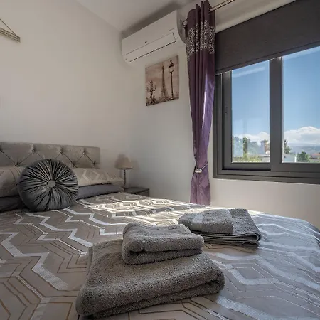 בית נופש The Summer Haven Polis