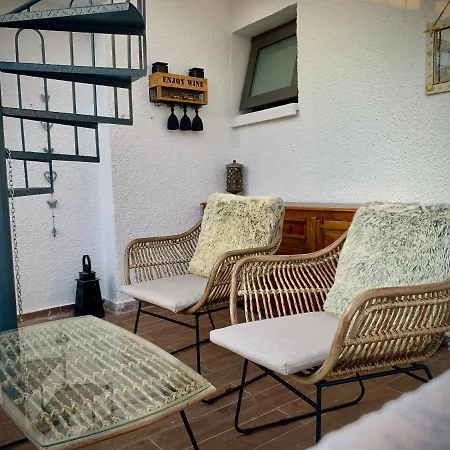 The Summer Haven * Polis