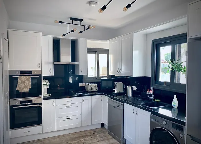 The Summer Haven * Polis