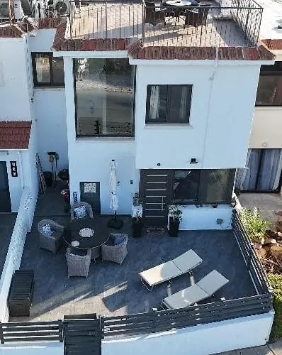 別荘 The Summer Haven *