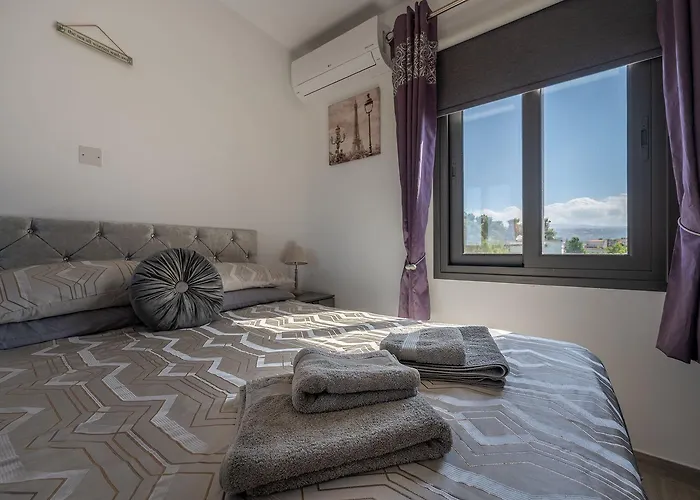 別荘 The Summer Haven Polis